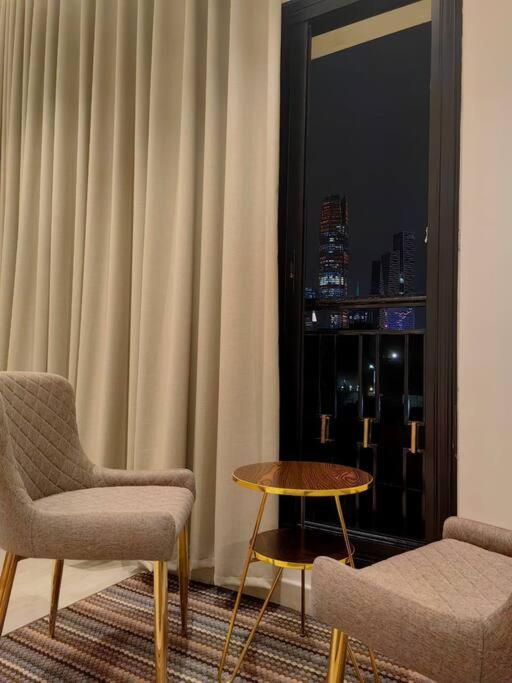 فاخرة مطلة على المركز المالي Apartment *